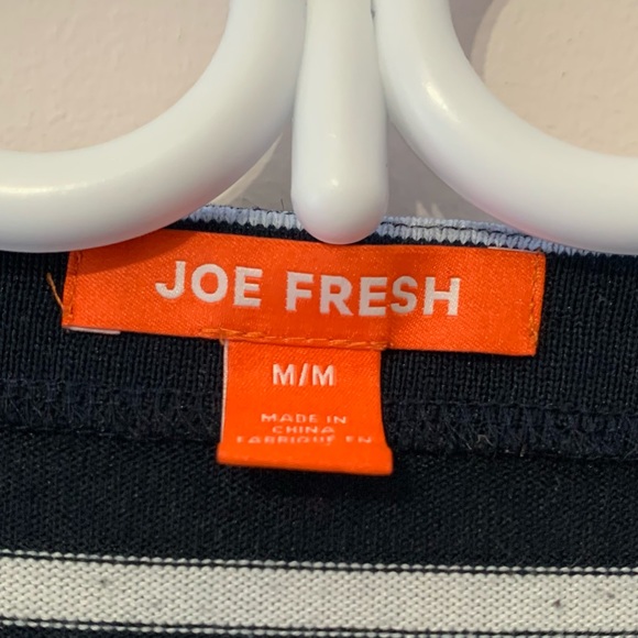🧡3/$30 Joe Fresh Navy Blue Striped Top in Medium - Picture 3 of 5